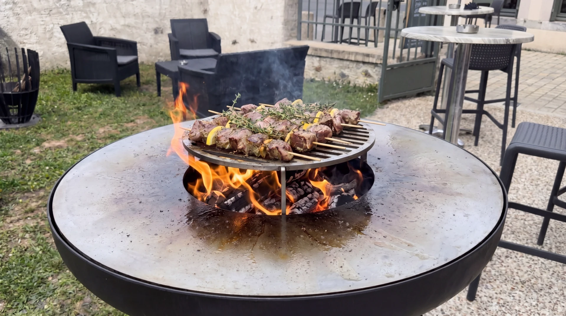 Brochettes d'agneau marinées thym-citron au brasero